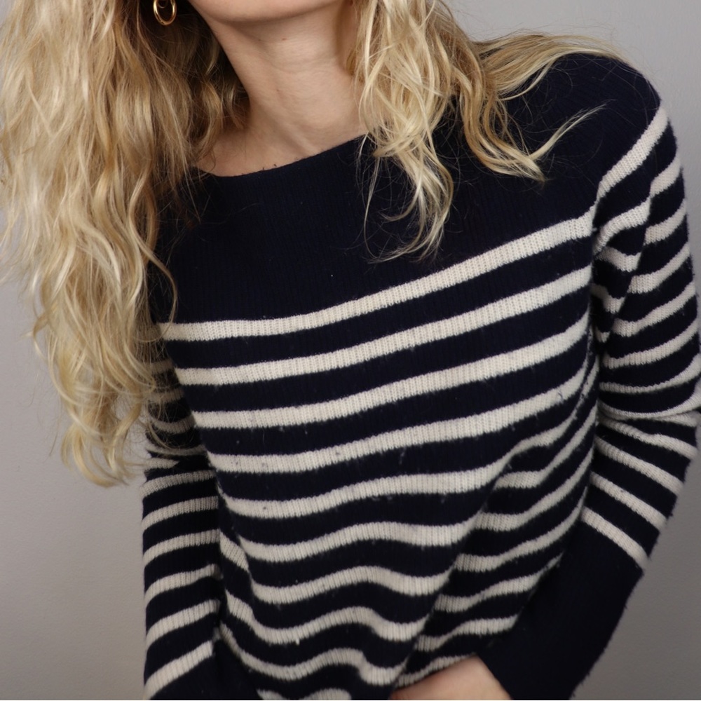 Vince x Barney’s New York Cashmere Navy Striped Sweater 🚢